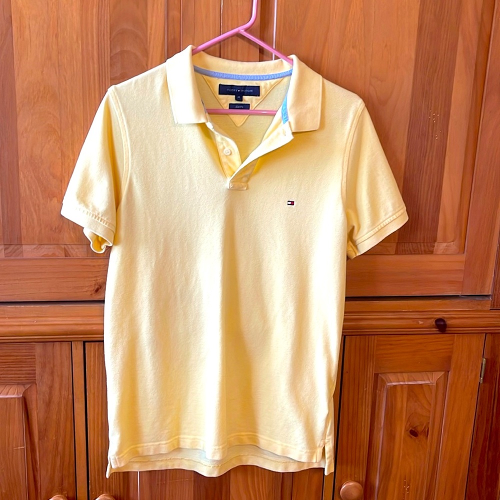Tommy Hilfiger yellow polo. In very good condition. Size medium slim fit.